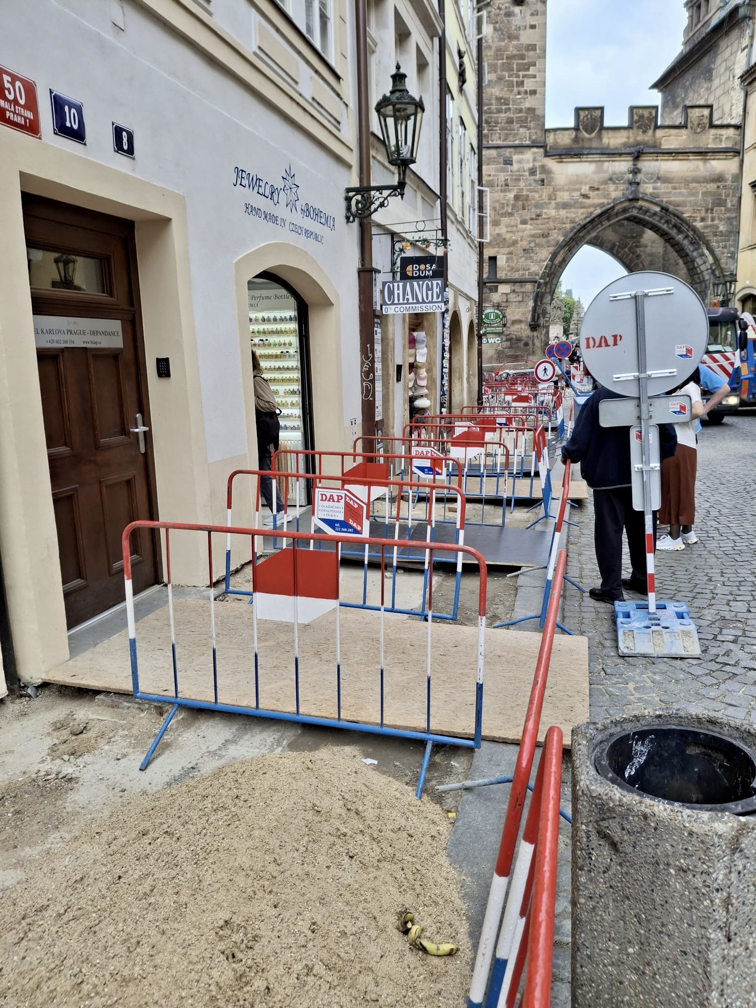  Spolupráce s místními